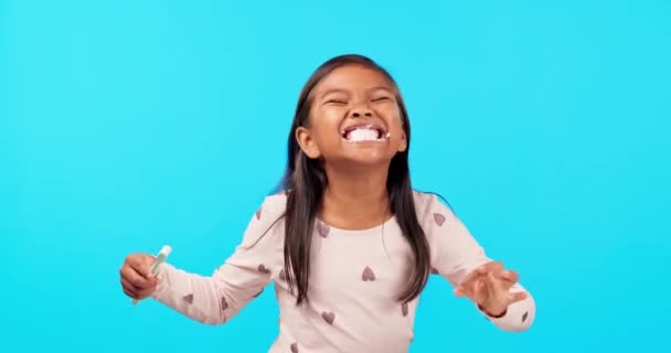 Senyum Pasta Gigi Dan Sikat Gigi Untuk Anak Anak Studio — Stok Video