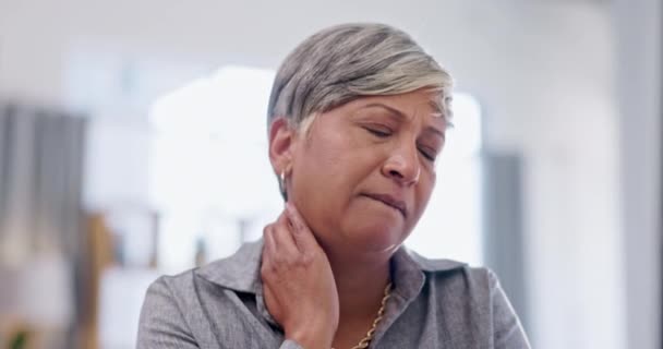 Business Stress Und Ältere Frau Mit Nackenschmerzen Müde Und Angestellte — Stockvideo