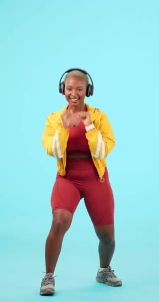 Fitness Danza Cara Mujer Negra Estudio Con Música Auriculares Rutina — Vídeos de Stock