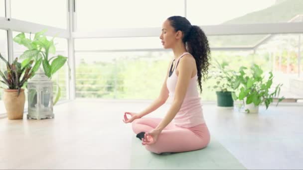 Yoga Meditación Loto Mujer Casa Para Atención Plena Respiración Ejercicio — Vídeos de Stock