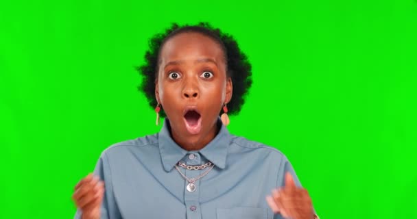 Donna Nera Sorpresa Faccia Sullo Schermo Verde Emoji Reazione Scioccata — Video Stock