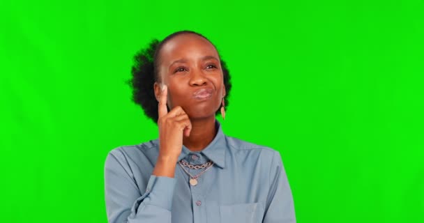 Pantalla Verde Confundido Pensando Por Mujer Negra Estudio Con Preguntas — Vídeos de Stock