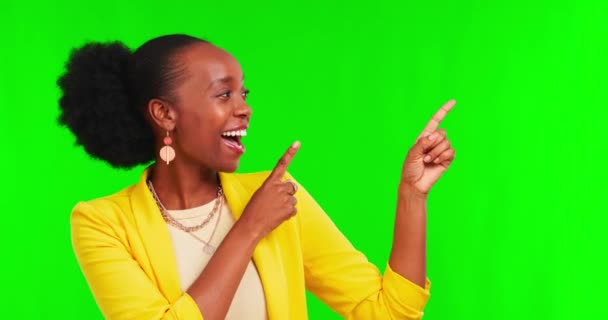 Pantalla Verde Cara Mujer Apuntando Espacio Maqueta Información Marketing Presentación — Vídeos de Stock