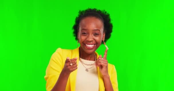 Rostro Pantalla Verde Mujer Negra Señalándote Celebración Motivación Fondo Estudio — Vídeos de Stock