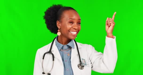 Heureux Pointant Visage Femme Médecin Sur Écran Vert Pour Annonce — Video
