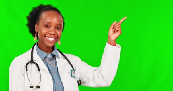 Afficher Pointant Visage Femme Médecin Sur Écran Vert Pour Affaire — Video