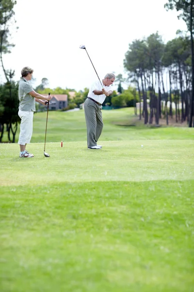 Coppia Anziani Sportivi Golfisti Che Giocano Golf Fitness Allenamento Esercizio — Foto Stock