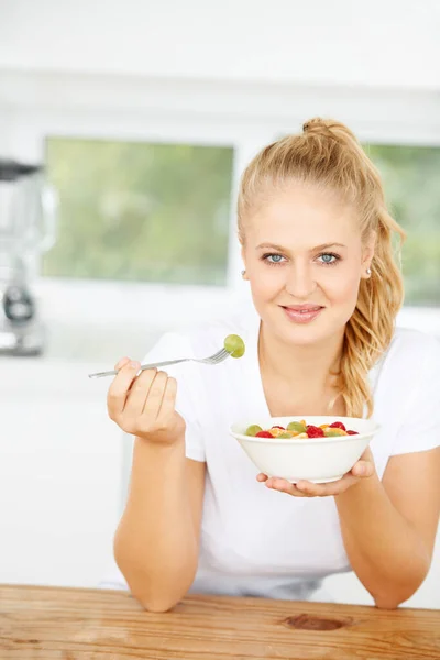 Fruit Salad Eating Portrait Happy Woman Snack Morning Breakfast Lunch — Stock Photo, Image