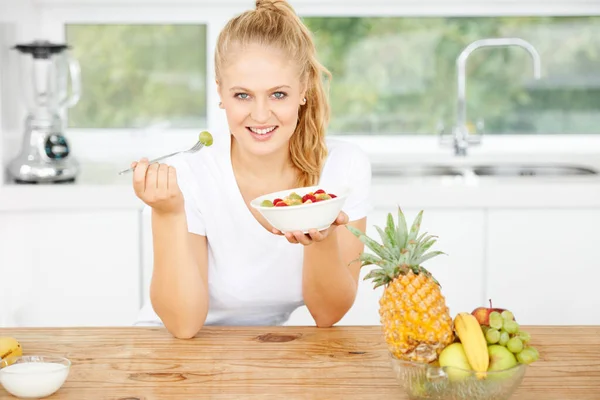 Fruits Eating Portrait Happy Woman Healthy Lunch Breakfast Meal Diet — Stock Photo, Image