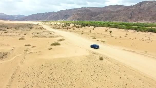Подорожі Пісок Пустеля Вантажівкою Ґрунтовій Дорозі Сільської Місцевості Свободи Транспорту — стокове відео