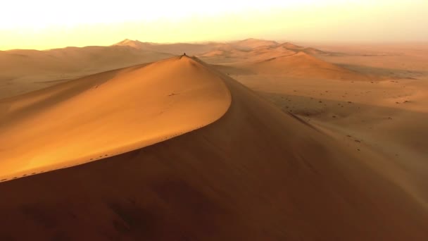 Viaggiare Drone Pensare Con Uomo Nel Deserto Escursioni Avventura Libertà — Video Stock
