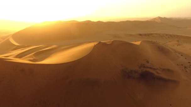 Viaggi Drone Passi Con Uomo Nel Deserto Escursioni Avventura Libertà — Video Stock