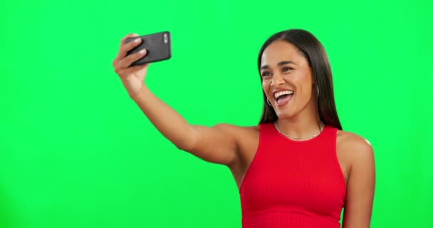 Mujer Pantalla Verde Selfie Con Beso Sonrisa Espacio Maqueta Con — Vídeo de stock
