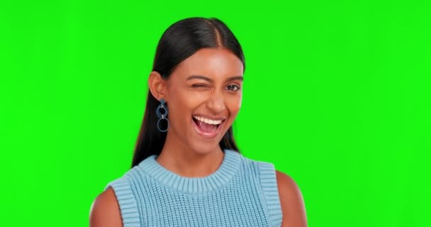 Pantalla Verde Mujer Feliz Guiño Cara Para Coquetear Romance Emoji — Vídeos de Stock