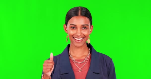 在绿色的屏幕上鼓起勇气 支持和面对女人 以获得快乐的动机和共识 获胜者和投票与人的肖像在工作室背景的反馈 谢谢你和是的莫吉 — 图库视频影像
