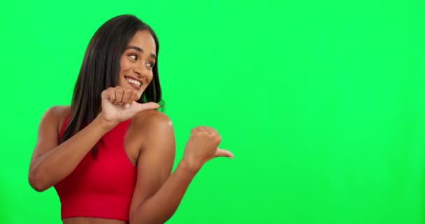 Publicidade Tela Verde Rosto Mulher Feliz Apontam Para Promo Varejo — Vídeo de Stock