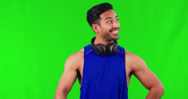 Señalando Feliz Hombre Estudio Con Pantalla Verde Para Marketing Promoción — Vídeo de stock