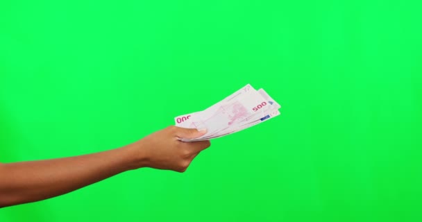Δίνοντας Χρήματα Και Πρόσωπο Χέρι Στην Πράσινη Οθόνη Στούντιο Φόντο — Αρχείο Βίντεο