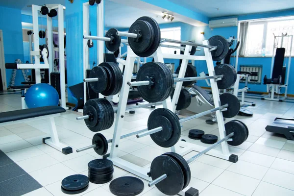 Barbell Rack Ginásio Interior Fitness Com Equipamentos Para Bem Estar — Fotografia de Stock