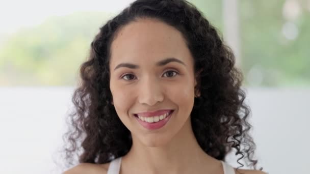 Twarz Naturalne Piękno Kobieta Łazience Samodzielnej Pielęgnacji Dermatologii Zdrowej Skóry — Wideo stockowe