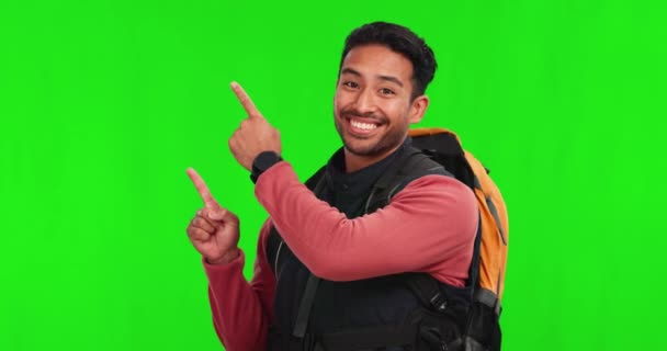 Азіатський Чоловік Рюкзак Вказівка Зелений Екран Маркетингу Або Подорожі Фоні — стокове відео