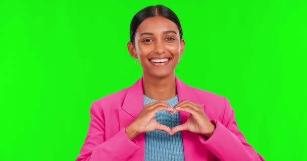 Щаслива Жінка Серцеві Руки Зелений Екран Любові Співчуття Або Турботи — стокове відео