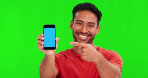 脸和大拇指与手机 绿色屏幕和微笑 评论和选择与模拟空间的应用标识 学生个人 智能手机和品牌 协议或工作室肖像的决策要点 — 图库视频影像