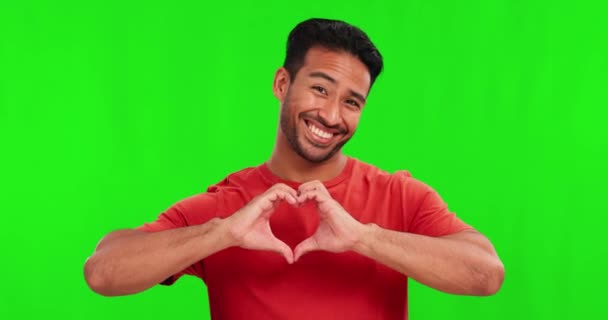 Miłość Twarz Mężczyzna Sercem Zielonym Ekranie Opieki Romansu Walentynek Uśmiech — Wideo stockowe