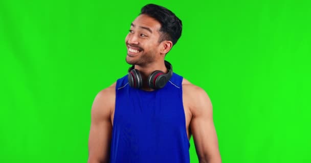 Fitness Señalando Hombre Estudio Con Pantalla Verde Para Marketing Promoción — Vídeo de stock