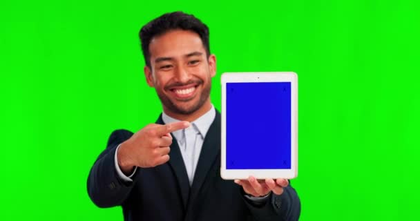 Tableta Negocios Hombre Apuntando Pantalla Verde Maqueta Marketing Línea Presentación — Vídeo de stock