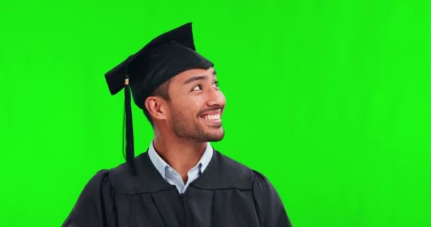 Señalando Hombre Cara Graduación Pantalla Verde Estudio Aislado Una Maqueta — Vídeos de Stock