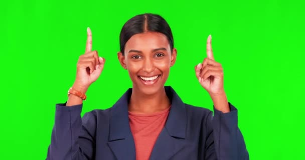 Mutlu Kadın Indirimli Satış Için Yeşil Ekranı Işaret Ediyor Stüdyo — Stok video