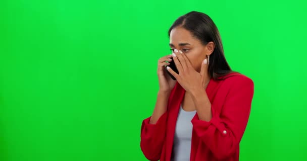 Green Screen Problem Phone Call News Woman Listening Bad Feedback — Stock Video