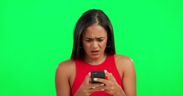 Stres Zmatený Žena Telefonem Zelené Obrazovce Studiu Úzkostí Spam Chyba — Stock video