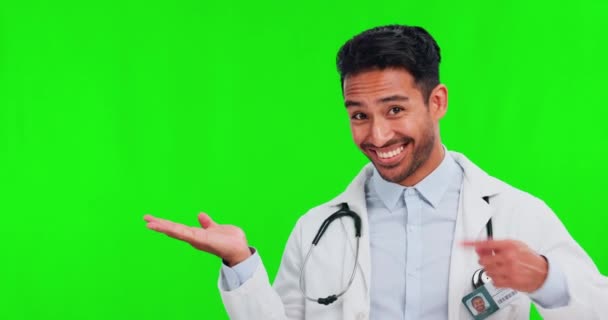 Zdravotní Péče Zelená Obrazovka Informace Lékařem Který Ukazuje Svou Dlaň — Stock video