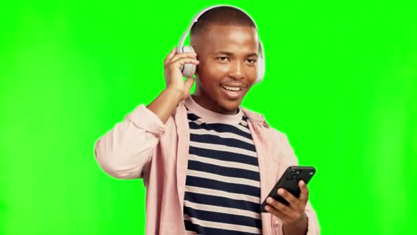 Müzik Kulaklıkları Telefon Arka Planda Izole Edilmiş Yeşil Ekrandaki Siyah — Stok video