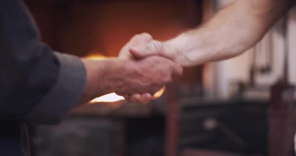 Welkom Mensen Die Elkaar Hand Schudden Voor Een Akkoord Bedankt — Stockvideo