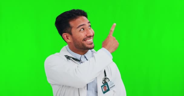 Cara Médico Hombre Asiático Con Pantalla Verde Apuntando Presentación Con — Vídeo de stock