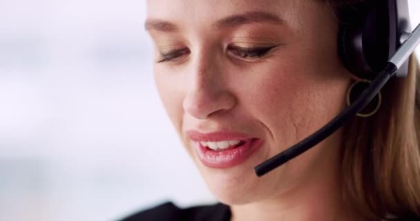 Centre Appels Visage Femme Heureuse Parlant Pour Service Clientèle Télémarketing — Video