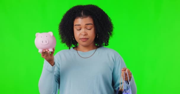 Зелений Екран Рішення Жінка Стикаються Сумкою Покупок Скарбничкою Студії Макетному — стокове відео