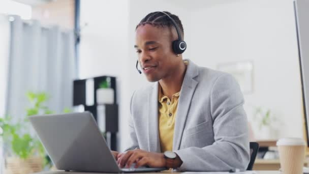 Müşteri Desteği Dizüstü Bilgisayar Görüntüsü Internet Sitesindeki Siyah Adam Online — Stok video