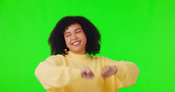 Mulher Dançando Com Energia Diversão Tela Verde Brincalhão Felicidade Fundo — Vídeo de Stock