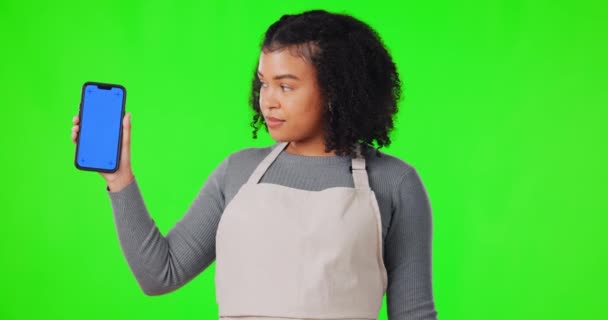 Mujer Maqueta Teléfono Publicidad Pantalla Verde Para Elección Decisión Contra — Vídeos de Stock