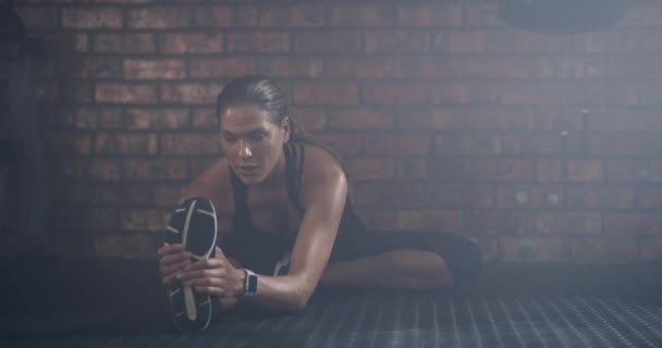 Tělocvična Fitness Nebo Žena Protahování Nohou Pro Cvičení Nebo Flexibilní — Stock video