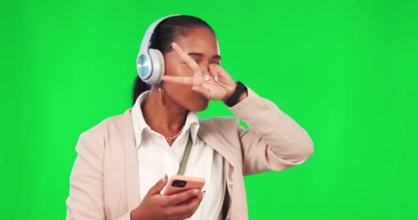 Mujer Negocios Teléfono Auriculares Pantalla Verde Para Música Baile Signo — Vídeo de stock