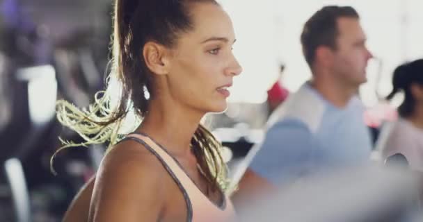 Fitness Corrida Esteira Com Mulher Ginásio Para Exercício Treino Meta — Vídeo de Stock