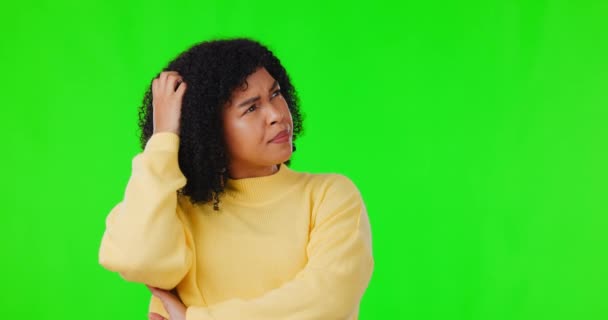 Kafası Karışmış Kadın Yeşil Ekran Stüdyosundaki Kazı Kazan Kafası Sorularla — Stok video
