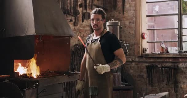 Blacksmith Fire Man Hammer Anvil Workshop Forging Iron Steel Metal — Stock Video