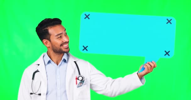アジアの男性 スピーチは スタジオの背景に広告のための緑色の画面上でバブル 男性の肖像画 医療や医療の専門家の笑顔モックアップスペースでチャットのための形状 — ストック動画