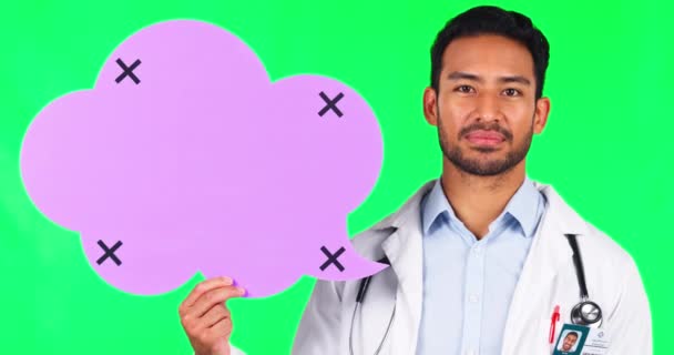 アジアの男性 スピーチは スタジオの背景にソーシャルメディア広告のための緑色の画面上でバブル 男性の肖像画 モックアップでチャットのための笑顔で医療や医療の専門家 — ストック動画